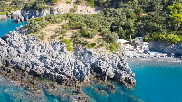 Oasi di Relax sulla Costa Lucana – Soggiorno con Colazione