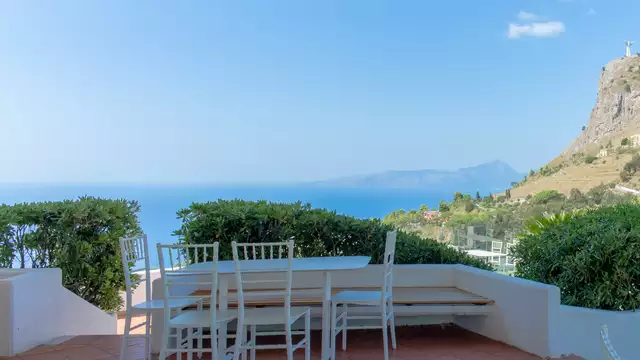 Resort di Charme a Maratea: Relax con Vista Infinita