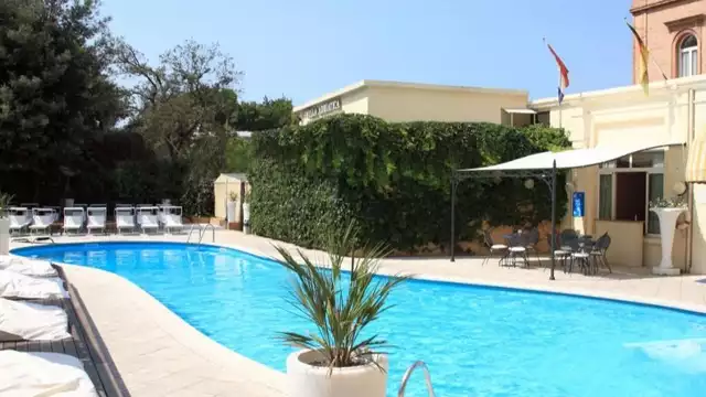 Soggiorno in mezza pensione a Rimini - in hotel fronte mare