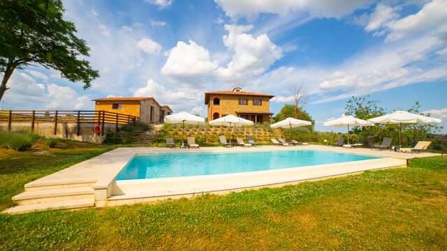 Vacanze a Montepulciano, in appartamento con piscina, sauna, jacuzzi e bottiglia di vino