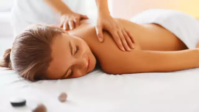 Verblijf nabij Siena, in een Superior kamer, met massage en ontbijt.