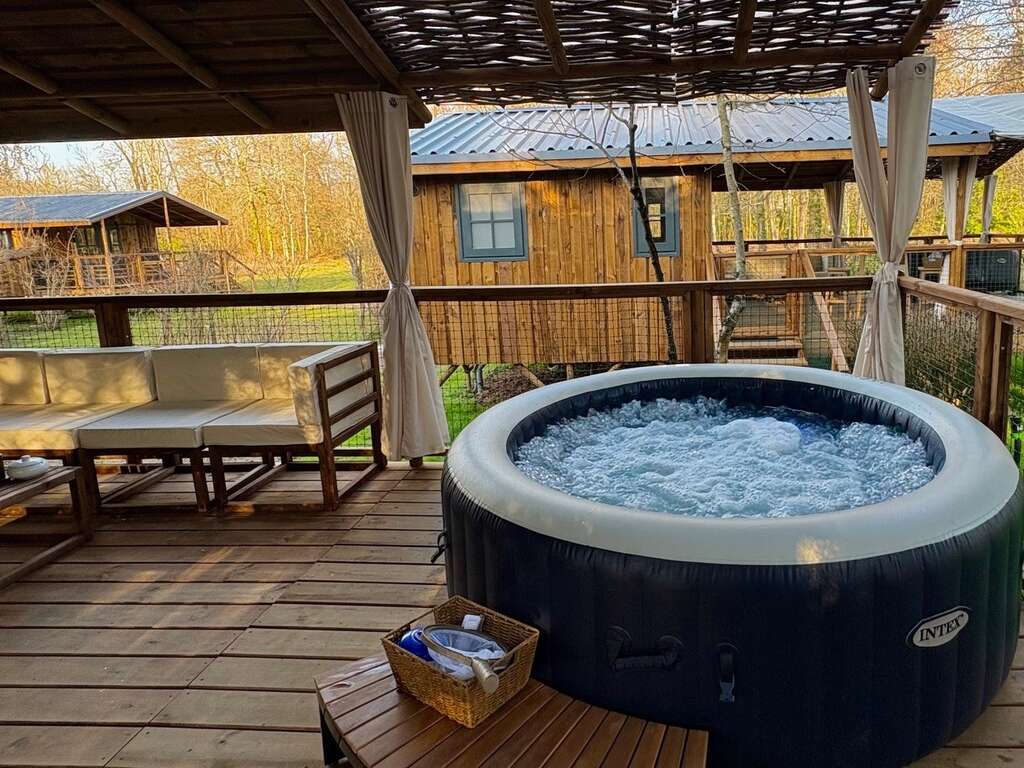 Romantisme dans le Périgord avec champagne et bains à remous - 3* - 10