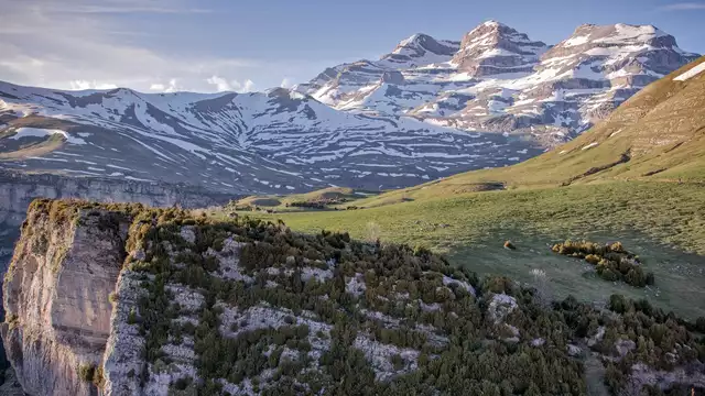 Escapada con encanto en los Pirineos con desayuno y bombones