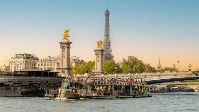 Escapade à deux avec spa et découverte de Paris sur la Seine
