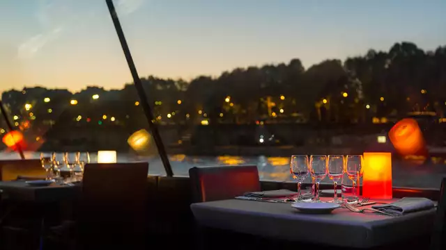 Crucero y cena en París
