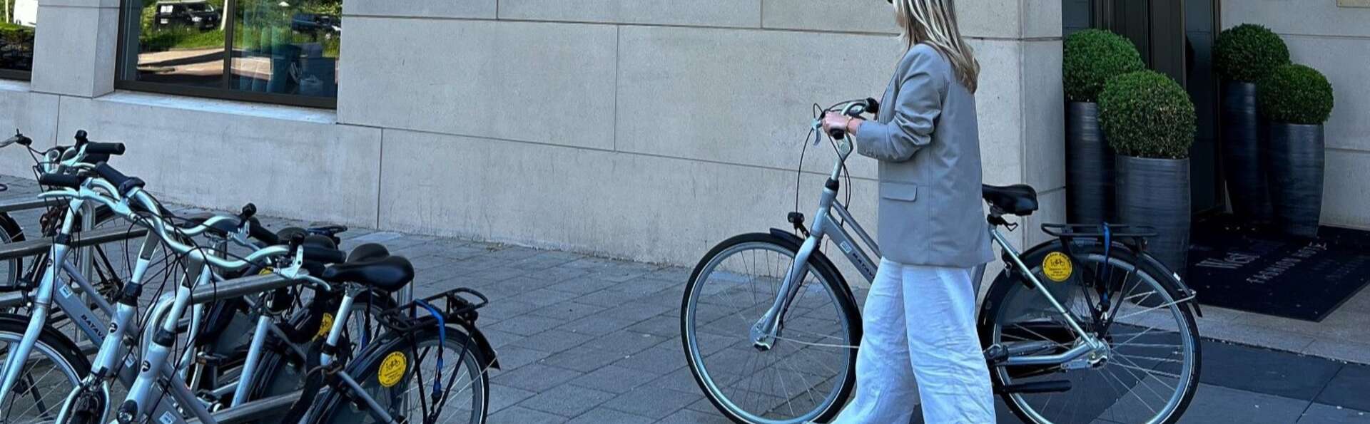 Nuit à Amsterdam avec style, petit-déjeuner, location de vélos et un dîner 3 plats