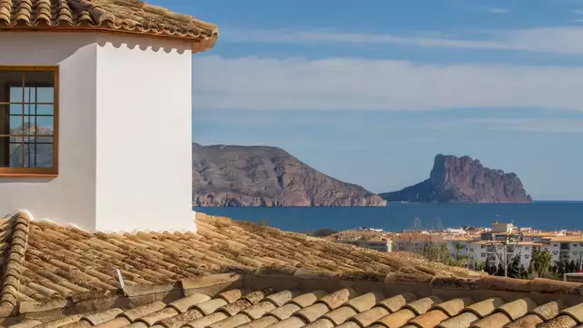 ¡Descubre Altea en un hotel rústico y tradicional con desayuno!