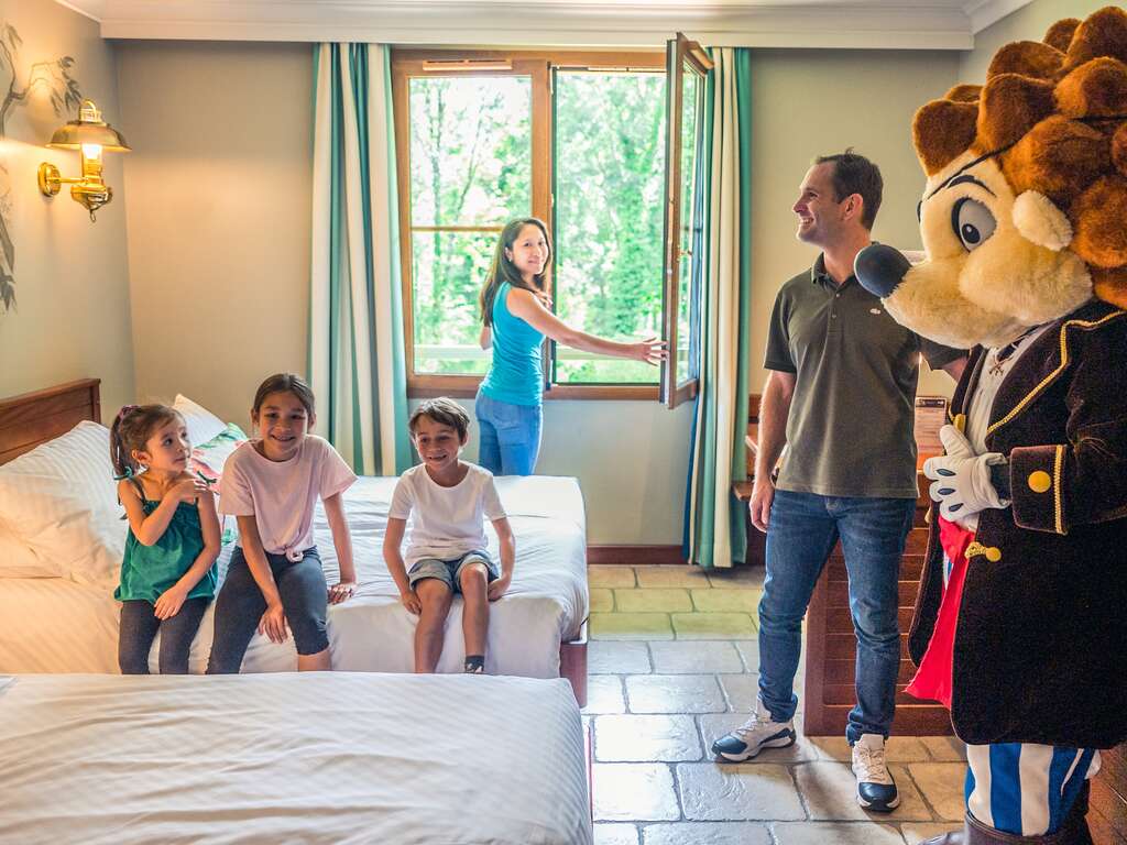 Évasion En Famille À Nigloland Avec Buffet Inclus (6 Personnes) - 4* (ref 476)