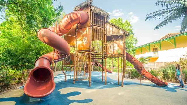 Évasion en famille à Nigloland avec buffet inclus (6 personnes)