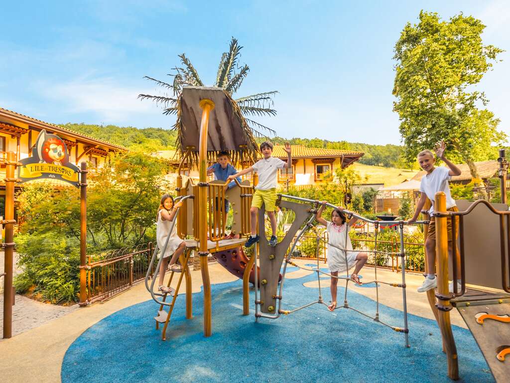 Évasion En Famille Avec Chambre Quadruple Et Entrées Pour Le Parc Nigloland - 4* (ref 476)