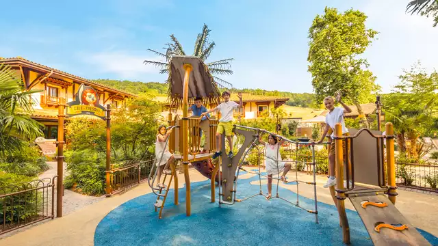 Évasion en famille à Nigloland avec buffet inclus (6 personnes)