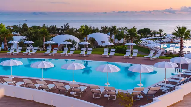 Vakantie in Apulië in Monopoli in een resort met een kind inbegrepen in de prijs!