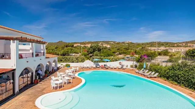 Vacaciones en Cerdeña en hotel solo adultos con ferry desde Barcelona (8 noches)