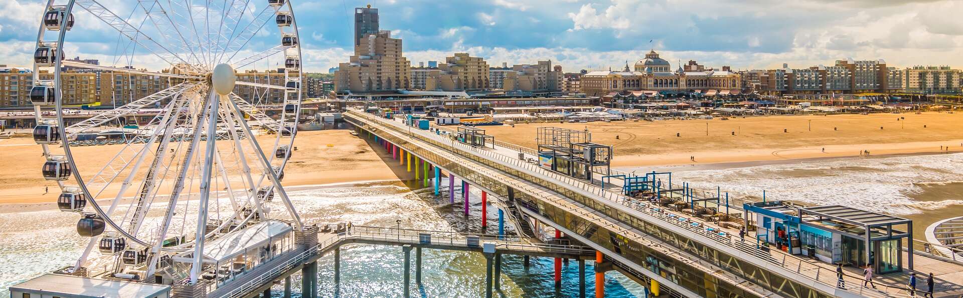 Confort, luxe et balcon spacieux avec vue sur la mer dans votre Suite à Scheveningen