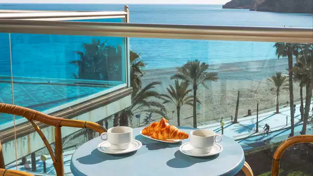 Séjour à Albir avec vue latérale sur la mer et petit-déjeuner inclus