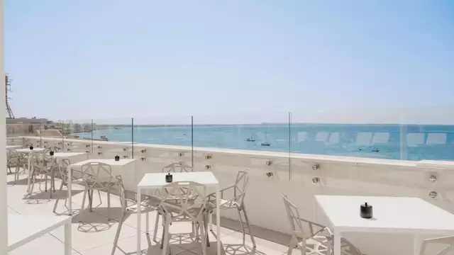 Hotel frente mar en Gallipoli, Apulia, con desayuno y spa incluidos