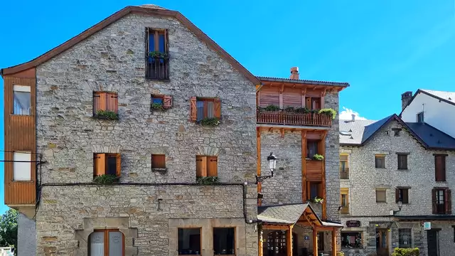 Romantisch uitje met diner en chocolaatjes in de Pyreneeën