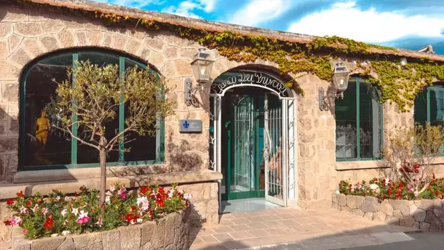 Resort da sogno ad Ischia con pensione completa, spiaggia e piscina