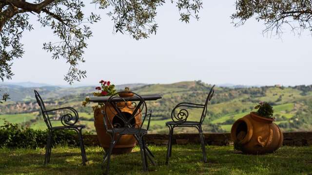 Escapade romantique en Toscane avec une bouteille de vin  (à partir de 2 nuits)