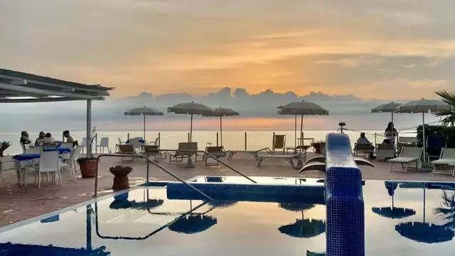 Vacanza ad Ischia con colazione, cena, accesso alle piscine e alla spiaggia