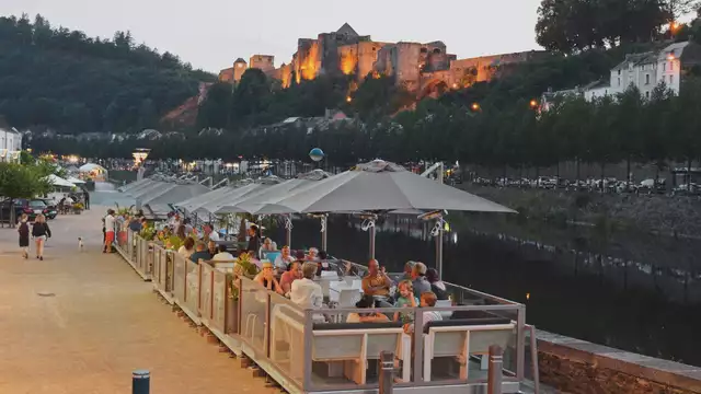 Romanticismo en un hotel del siglo XVII y cena en Ardenas desde noches