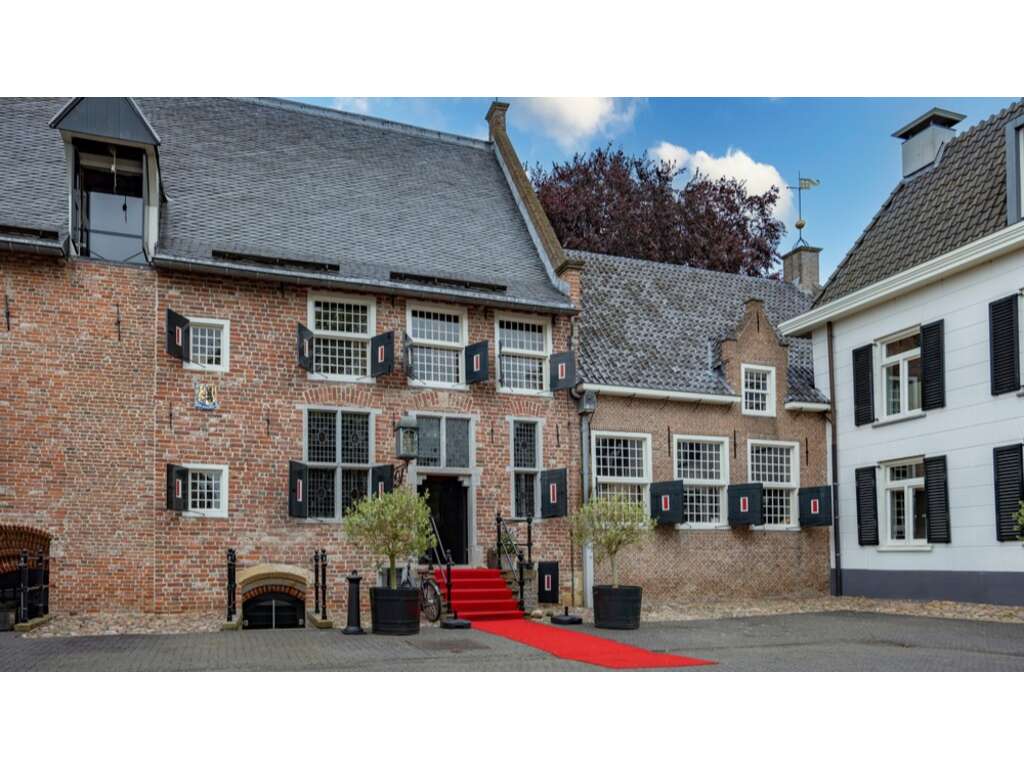 Nuitée historique dans la belle Coevorden - 4* - 3
