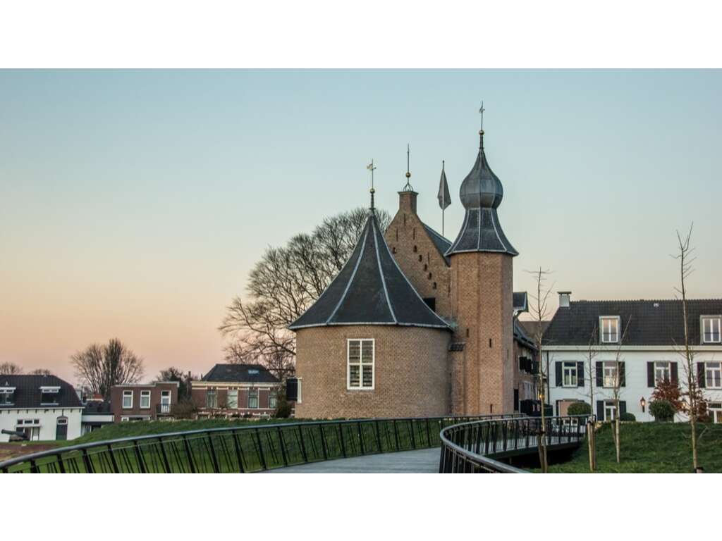 Nuitée historique dans la belle Coevorden - 4* - 2