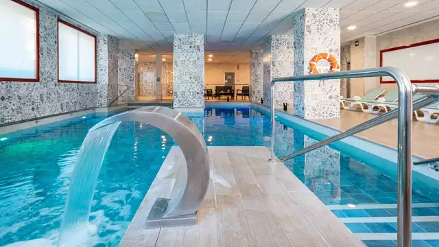 Détente en bord de mer dans un 4* à Fuengirola avec petit déjeuner et accès à l’espace bien-être