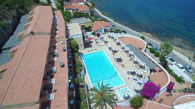 Vacanze in Sardegna: Hotel a Castelsardo con colazione e traghetto Livorno-Olbia (da 7 notti)