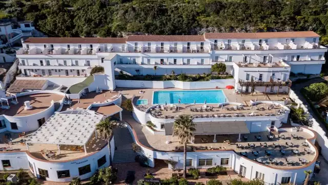 Weekend in Sardinië: hotel in de buurt van Castelsardo, met panoramisch zwembad en ontbijt