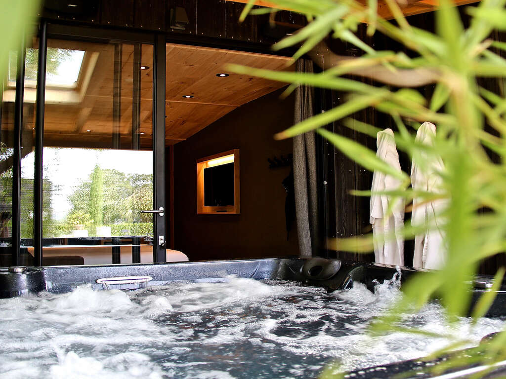 Séjour insolite au Lodge avec bains à remous privatif et escapade en 2CV - 12