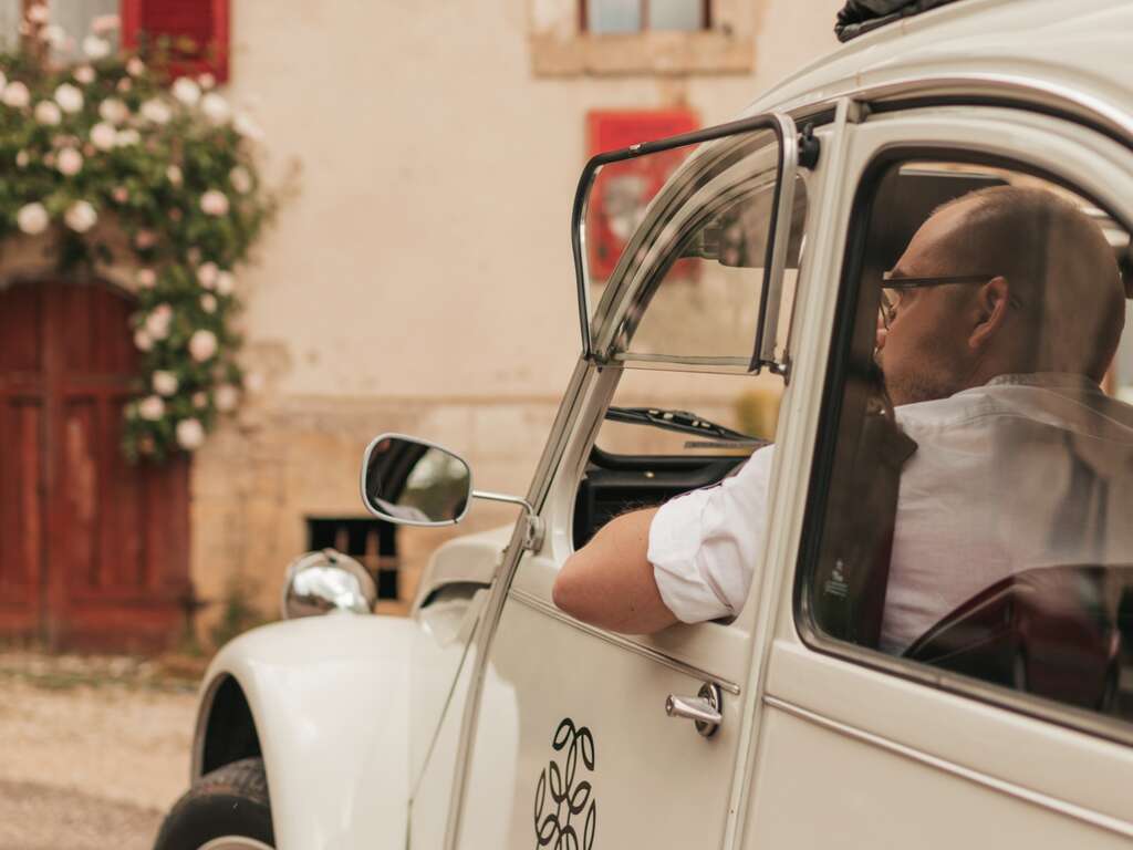 Séjour Insolite dans une roulotte premium avec bains à remous privatif et escapade en 2CV - 19
