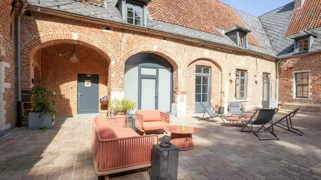 Séjour tout confort dans une ancienne ferme carrée à Heverlee