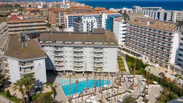 Escapade de luxe en demi-pension dans un hôtel moderne réservé aux adultes en Méditerranée