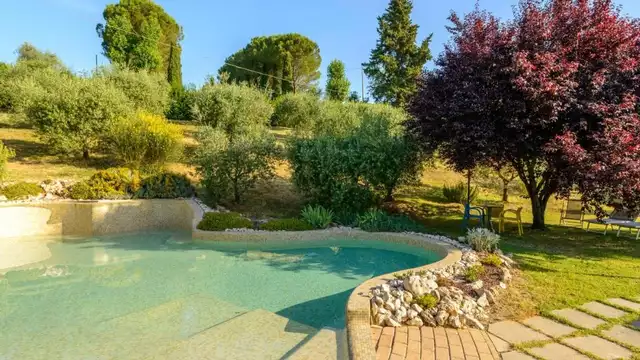 Hôtel à San Gimignano : au coeur des collines toscanes avec piscine et petit déjeuner