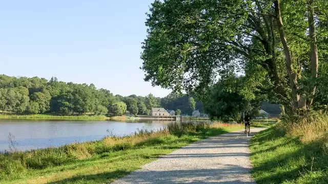 Sejour en famille dans un cottage face au lac du Moulin Neuf