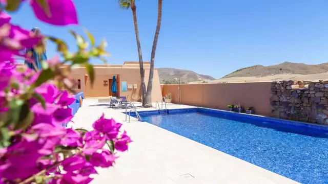 Détendez-vous sur la côte d'Almeria avec accès au spa et demi-pension