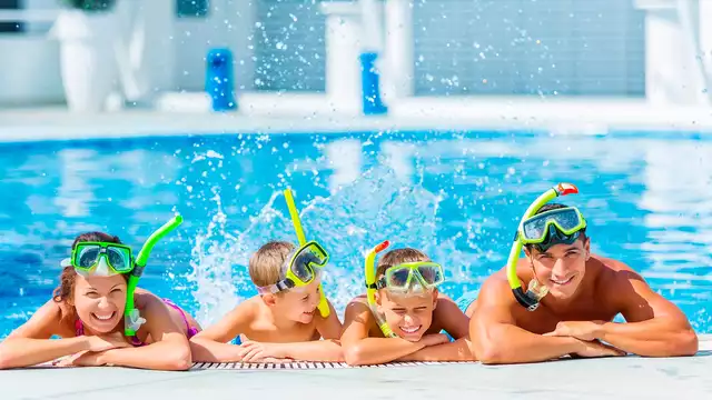 Vacanza familiare sulla costa ligure in camera quadrupla con colazione inclusa