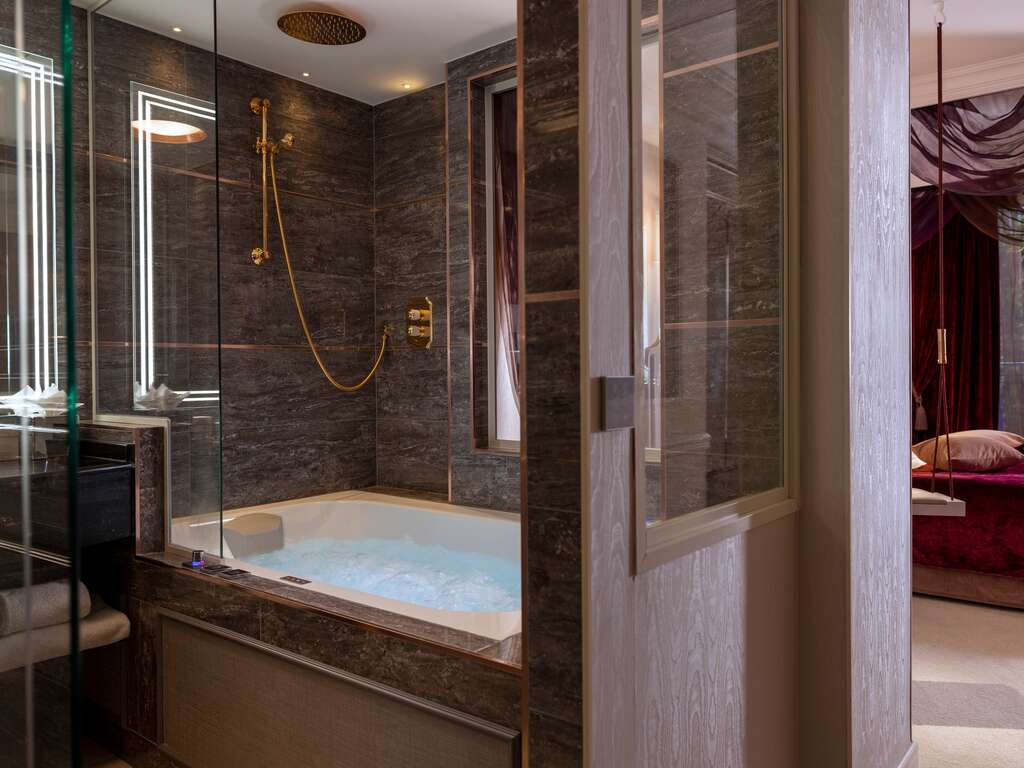 La belle époque parisienne avec spa et bains à remous en chambre à Paris - 5* - 30