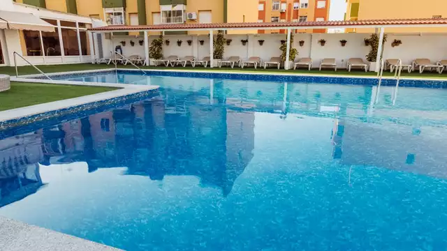 Escapade passionnée dans une Junior Suite avec vue sur la mer, petit-déjeuner et kit romantique
