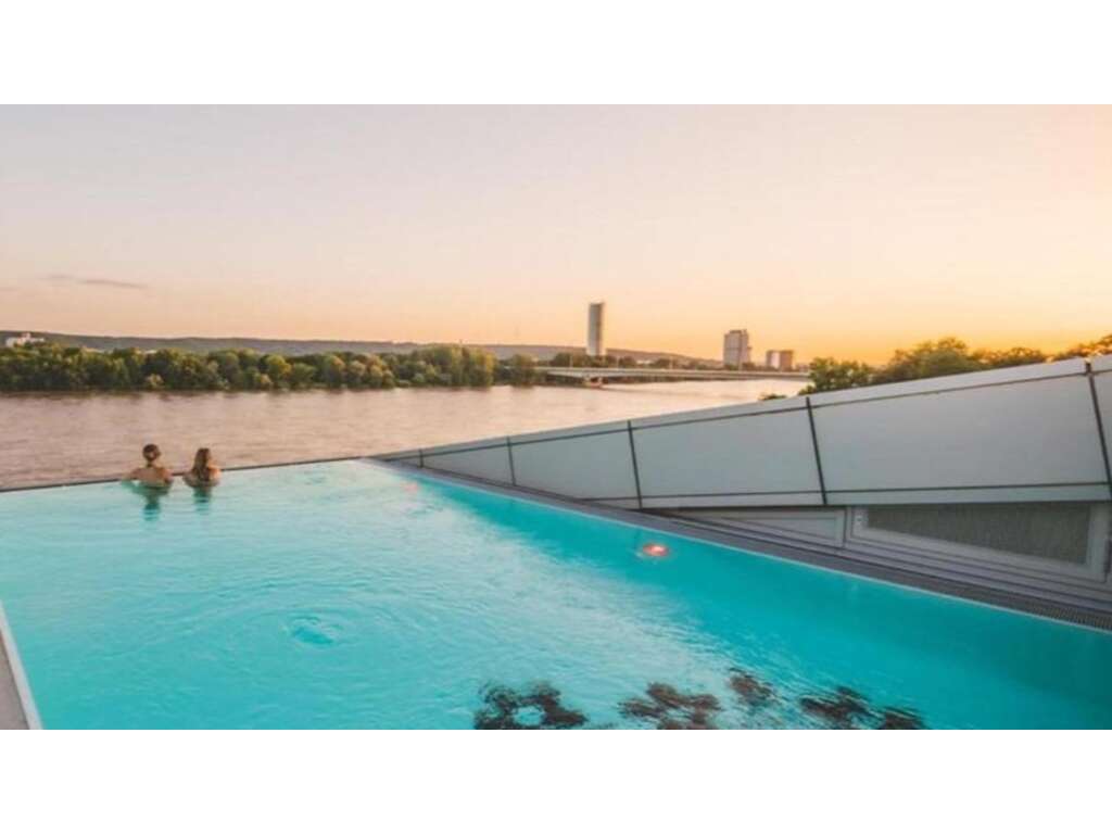 Luxe, Confort Et Spa Dans La Ville Animée De Bonn (ref 52425)