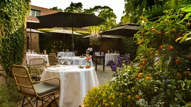 Gezellig dineren in een toprestaurant midden in de natuur