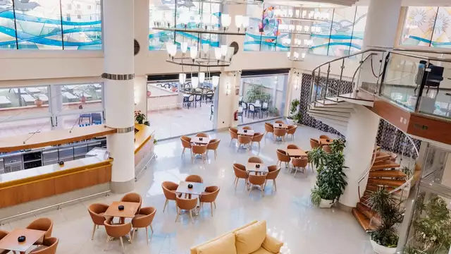 Profitez de la Mar Menor dans cet hôtel 4 étoiles avec piscine et petit-déjeuner au bord de la plage