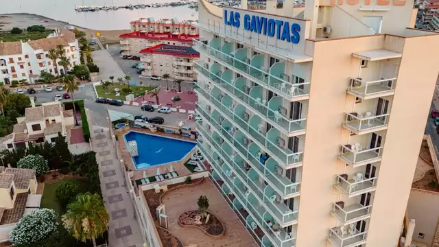 Profitez de la Mar Menor dans cet hôtel 4 étoiles avec piscine et petit-déjeuner au bord de la plage