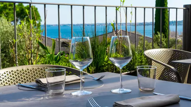 Descubre el lago de Garda con spa, cata de vinos y aceites y descuento en tratamientos.