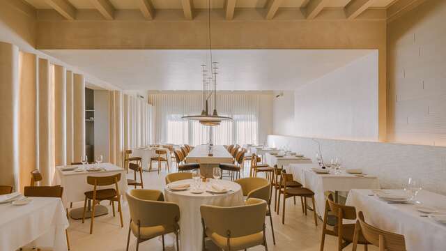 Escapada romántica en habitación superior en un hotel con mucho encanto