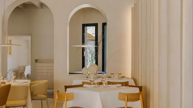 Fuga con dettagli romantici e cena degustazione a Vic.