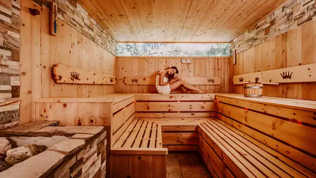 Lusso e relax in Alto Adige - soggiorno in camera superior con accesso alla spa