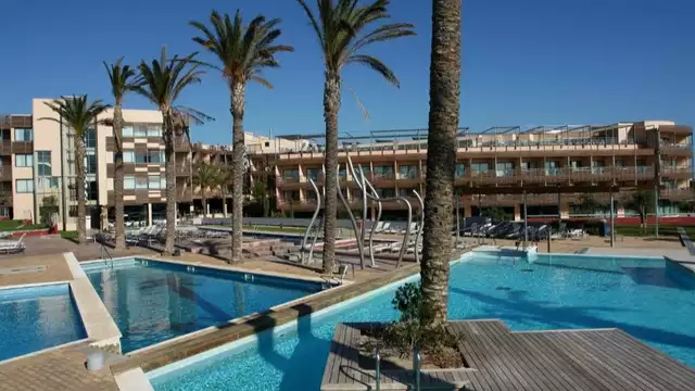 Scopri le cale del Perellò e All Inclusive (da 4 notti)