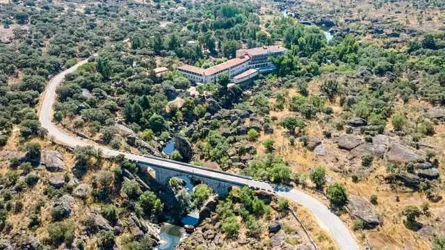 Fuga in mezza pensione e con circuito termale nell'ambiente naturale di Salamanca.